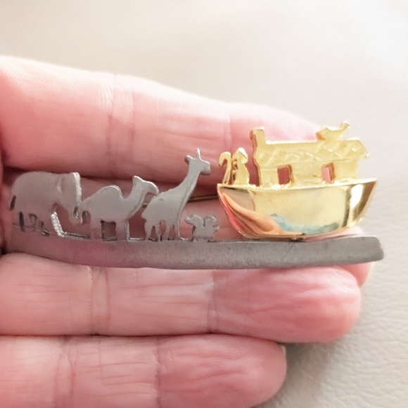 Vintage Ultra Craft Noah's Ark Brooch - Picture 4 of 5
